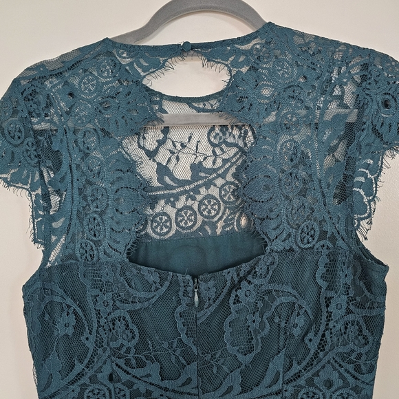 Emerald Green Lace Dress - Picture 14 of 14